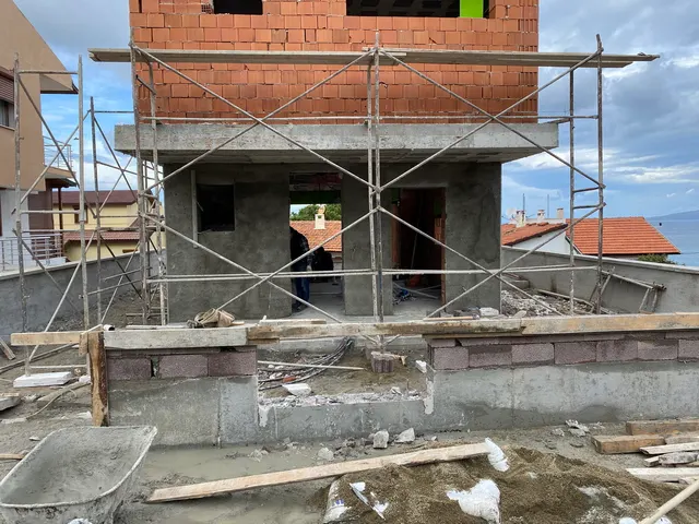 Karakaş Villası iskele kurulu briket cephe - sıva öncesi görünüm