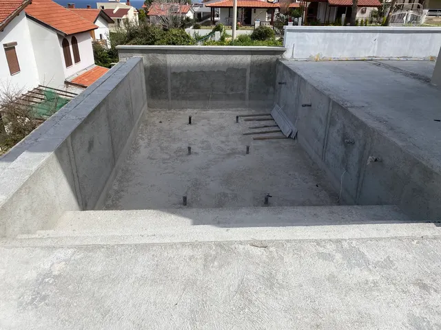 Karakaş Villası uçar havuz temeli kalıp inşaatı