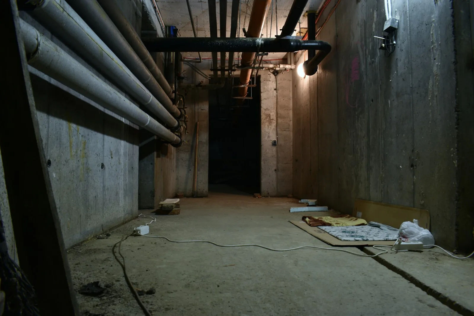 Detail of pipes and floor insulation in the basement