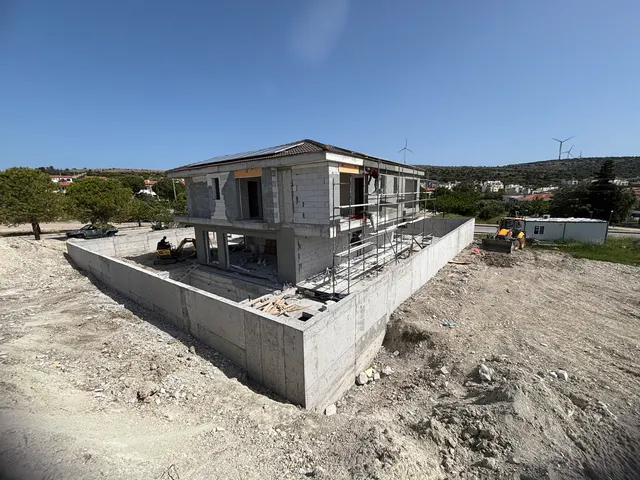Meryem Ana Villası kaba inşaatı tamamlanmış dış cephe görünümü