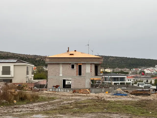 Alaçatı inşaat - Yaşar Villası çatı kiremit döşemesi