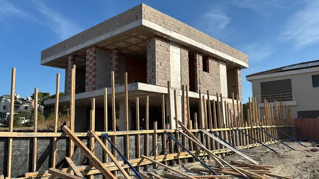Alaçatı inşaat - Yaşar Villası kaba yapı dış cephe görünümü